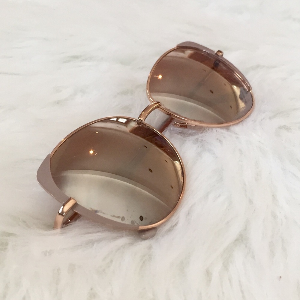 SOLD 💯 Rose Gold Sunnies!